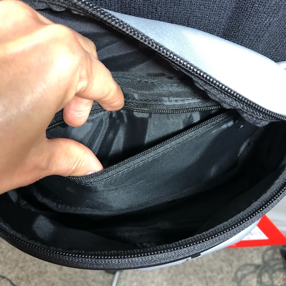 Puma Royale PU New With Tag Hipster Silver Fanny Pack - Picture 12 of 16